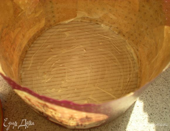 Бумажные формочки просто смазать маслом. 





