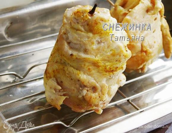 Теперь ставим на противень или в форму обжаренные груши (у меня форма с решёткой, я на неё и поставила) и ставим запекаться в разогретую до 180С духовку на 20 минут.