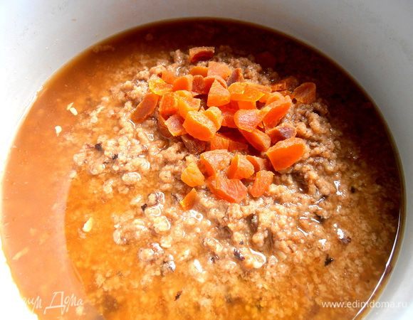 Вот такую зернистый вид приобрёл будущий суп,сохранив структуру хлеба...А блендер даст клёклую кисельную неаппетитную массу и вы можете разочароваться в десерте. Но дело вкуса!