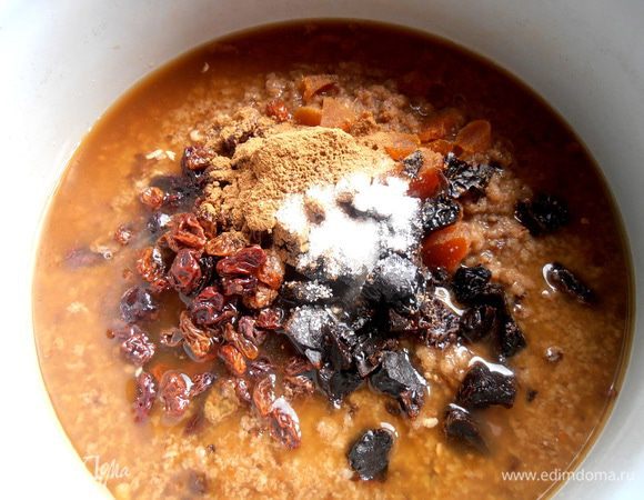 Ложечку ванильного сахара всыпаем...Тмин добавлен в каждый ржаной латвийский хлеб,поэтому советую для более приближённого вкуса к оригиналу добавить при варке щепоточку!