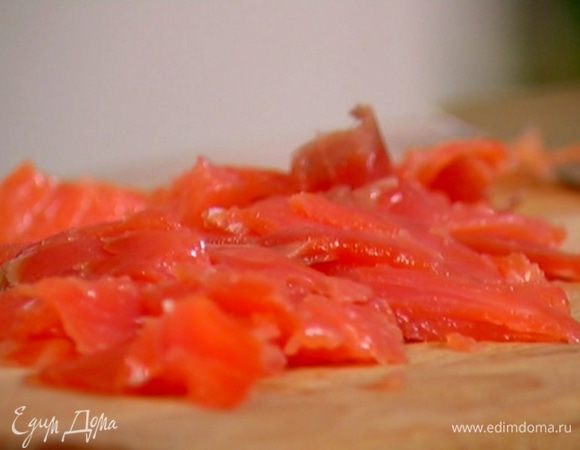 Форель порезать небольшими кусочками.