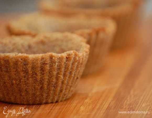 Готовые корзинки извлечь из формочек, остудить.