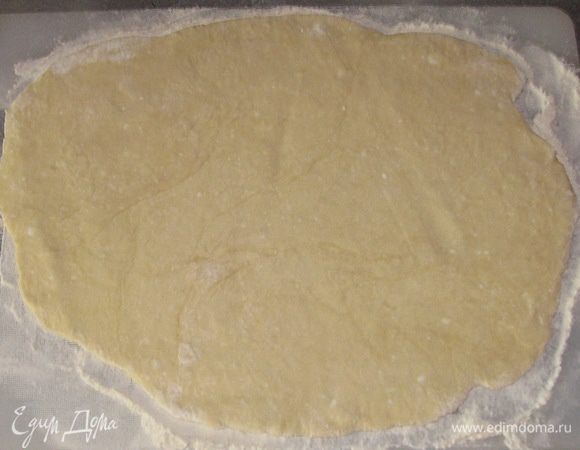 Тесто раскатать толщиной 5 мм.