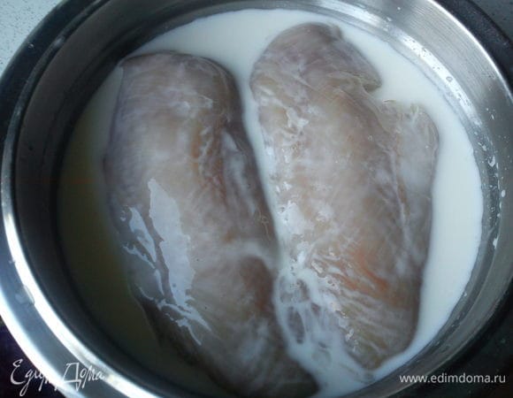 Куриное филе замочить в молоке на 2 часа