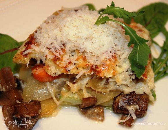 Соте-запеканка готова! Подавать это блюдо можно как в горячем виде, украсив сыром Пармезан и зеленью...