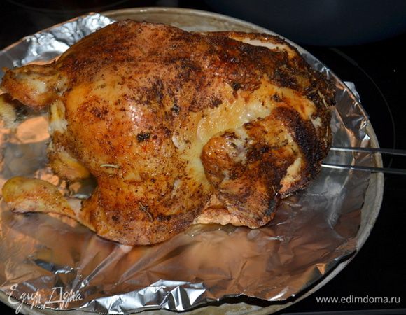 Готовой  курице дать остыть 15-20 мин. Разрежем на части.