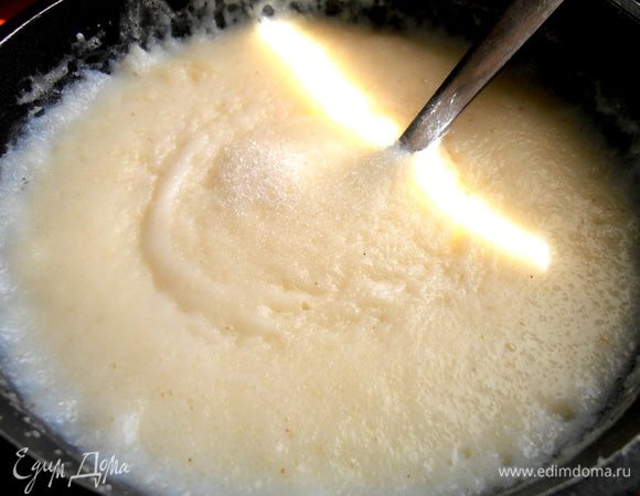 В конце добавляем ванильный сахар и кусочек сливочного масла.