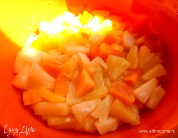 Половину выкладываем слоем на кашу...