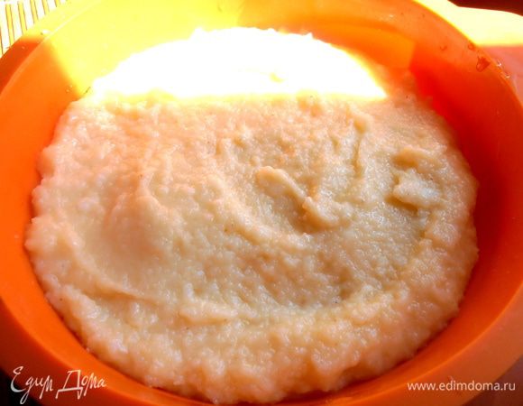 Присыпаем орешки и накрываем остальной кашкой!