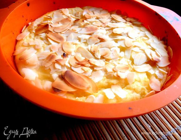 И запекаем как минимум полчаса в духовке при 180 *. В более плоской форме может пропечётся быстрее!