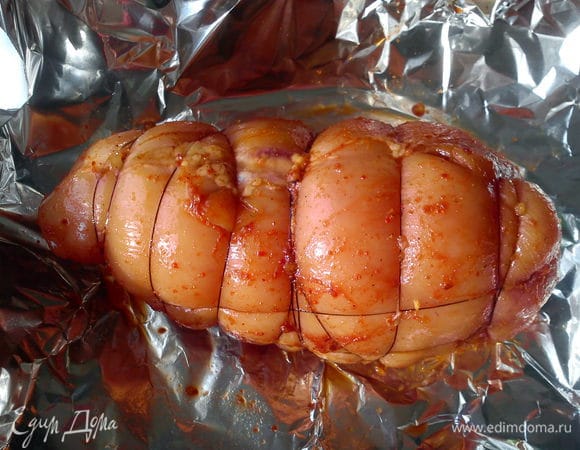 Сложить филе пополам и обвязать ниткой. Запекать в духовке при 180С 40 минут