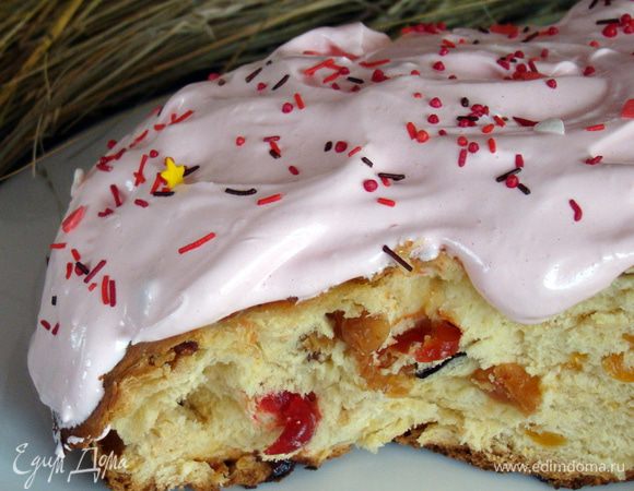 Как только достанете Панеттоне из печи - смажьте щедро сливочным масло, пусть впитается. Охладим и смажем глазурью (белок взбить с сахарной пудрой). Готово!