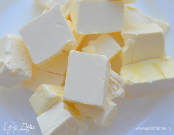 сливочное масло нарубить на кубики