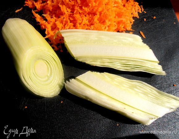 Конечно,лук порей не обязательно,просто я его очень люблю,да и витамины он лучше сохраняет весной,чем репчатый!