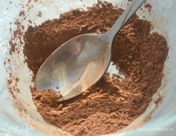 Для удобства я смешала все специи и приправы в отдельной мисочке - какао, тмин, сахар, корицу.