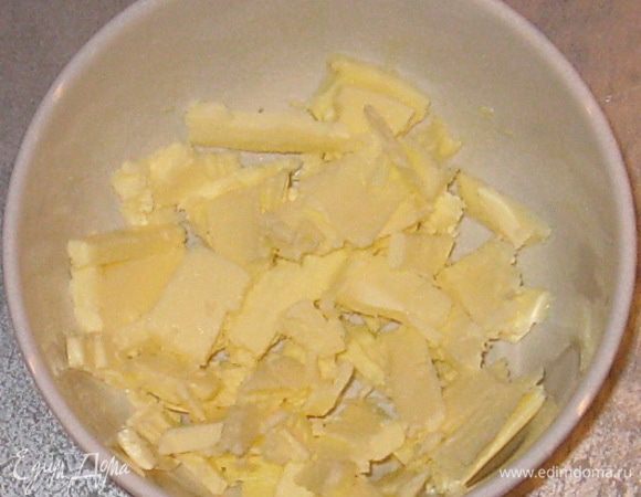 Нарезать сливочное масло.