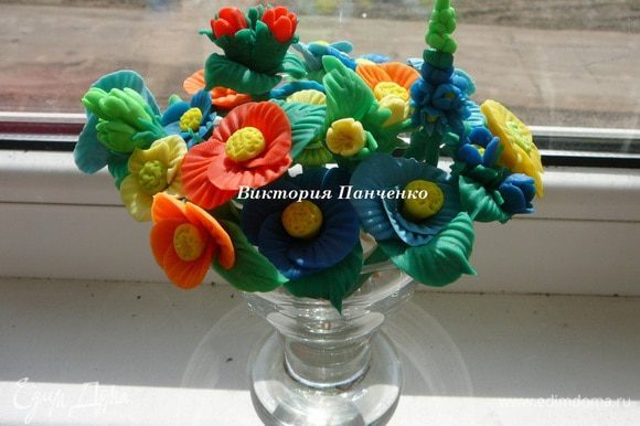Кстати, цветки из полимерной глины я специально вылепила для этой пасхальной композиции)))))))))))))
