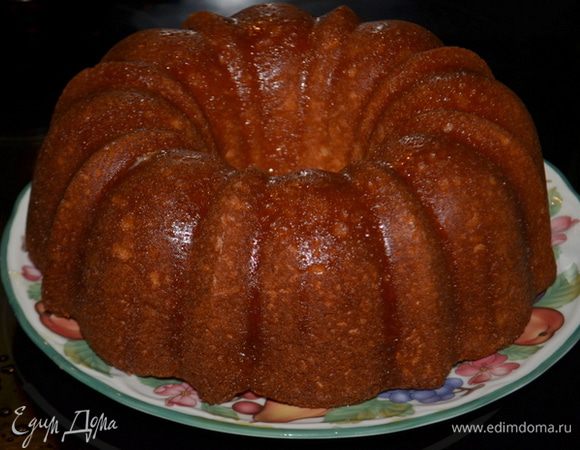 Достанем кекс. Примерно 1 стак.выльем поверх кекса  частями, давая пропитаться. Дадим остыть 90 мин.