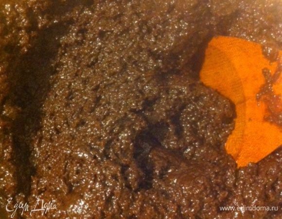 Добавьте к шоколадно-мучной массе, вымешайте до однородности - масса должна стать гуще