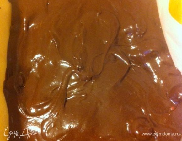 Форму для выпечки застелите пергаментом, выложите получившуюся массу в форму и выпекайте примерно 30 минут (все зависит от вашей духовки)