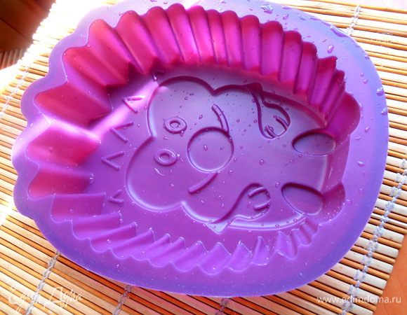 Берём, например, такую весёлую силиконовую форму))