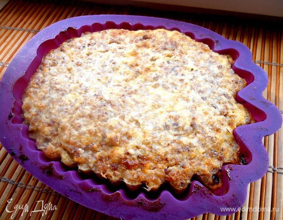 Выпекается запеканка до золотистого состояния довольно долго....,минут 40 при 190*. Так же можно готовить в мультиварке и пароварке,но корочки не будет!