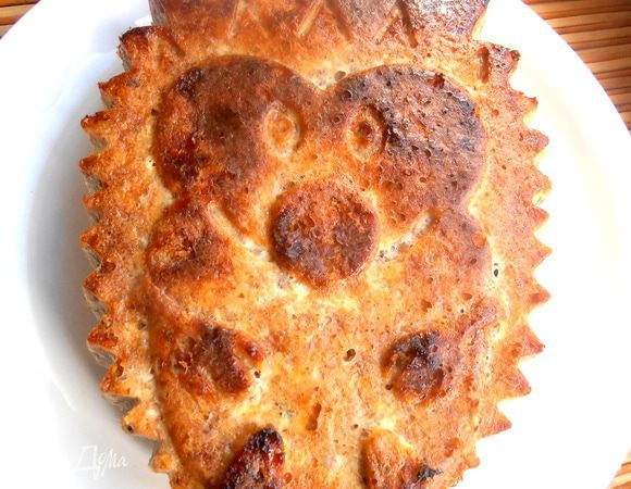 Немного даём постоять в форме,отделяем от боковых стенок и переворачиваем нашу замечательную запеканочку на тарелку!