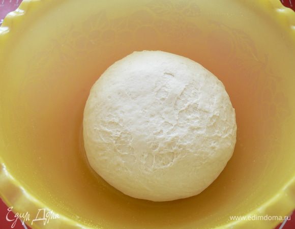 Вымесите тесто до гладкости