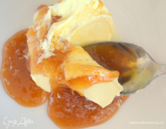 мягкое сливочное масло растереть с медом