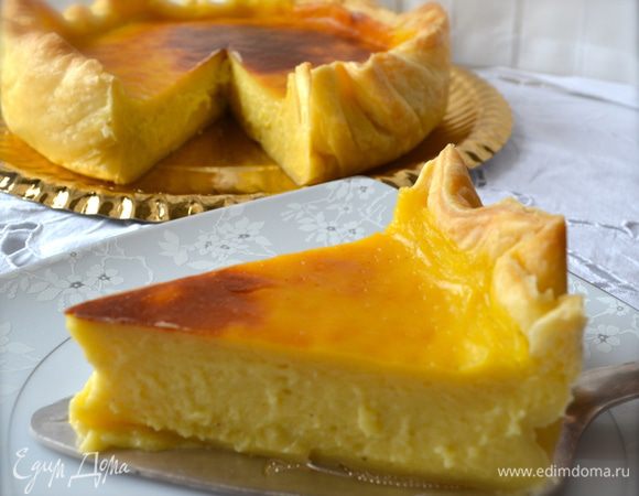 Готовый флан остудите и поставьте в холодильник не менее, чем на 1 час. После его будет проще резать. Готовый флан можно посыпать сверху сахарной пудрой!