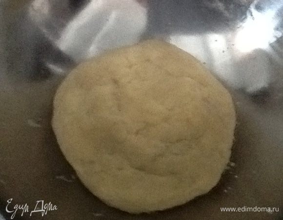 Из перечисленных ингредиентов замешиваем тесто и накрываем его пленкой,оставляем до использования.