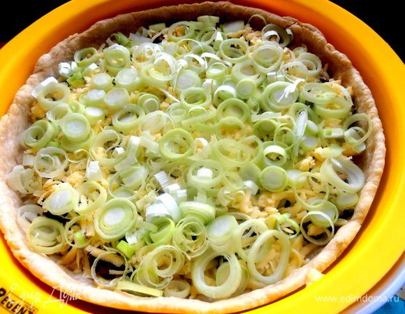 Теперь высыпаем весь лук!