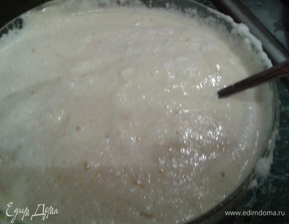 Аккуратно добавить белки в тесто и все перемешать.