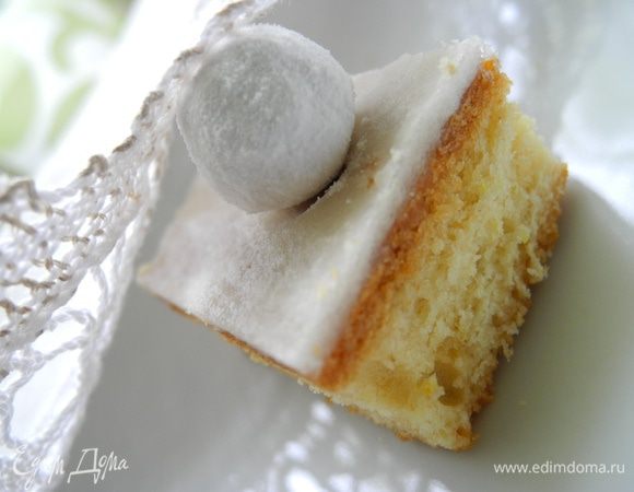 Как глазурь застынет (застывает она очень быстро)  разрезаем на квадратики. 