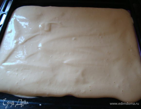 Распределяем ровным слоем на пергаментной бумаге или силиконовом коврике