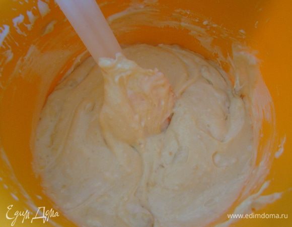 Сгущенку можно "разбавить" взбитыми жирными сливками ;)