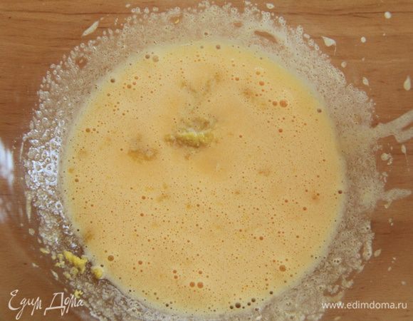 Добавляем лимонную цедру.
