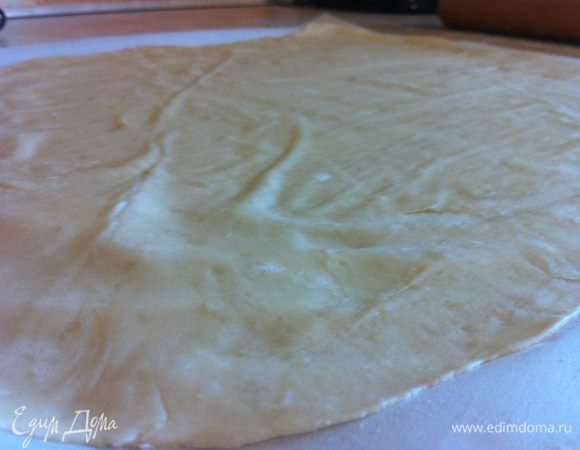 примерно так.)
Накалываем наши коржи вилкой и выпекаем их при 190 гр примерно по 15 минут.
Поглядываем на них, они должны хорошо поджариться, но не подгореть. 