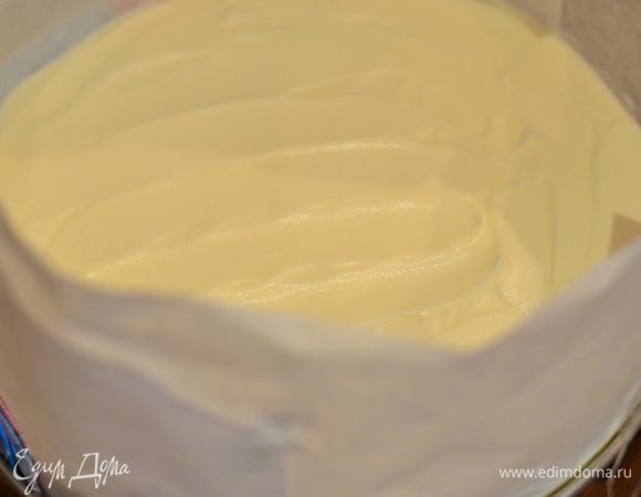 На верх остывших яблочек вылить готовый крем-мусс,выровнять и поставить в холодильник,желательно на 3-4 часа или лучше на сутки.