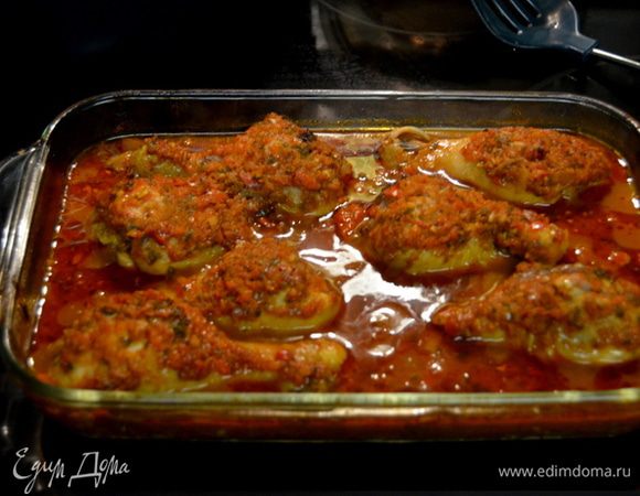 Выложить поверх каждой куриной ножки по 1 стол.л  домашней приправы. Закрыть фольгой и поставить в разогретую духовку на 1 час.