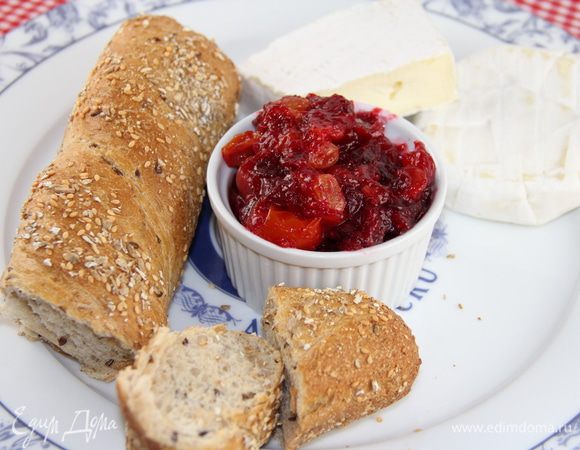 Подаем к мясу, птице или сырам. У меня как раз был последний вариант. Приятного апетита)
