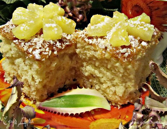 Разрезать пирог на порционные кусочки и подавать к столу! Тропического вам удовольствия!