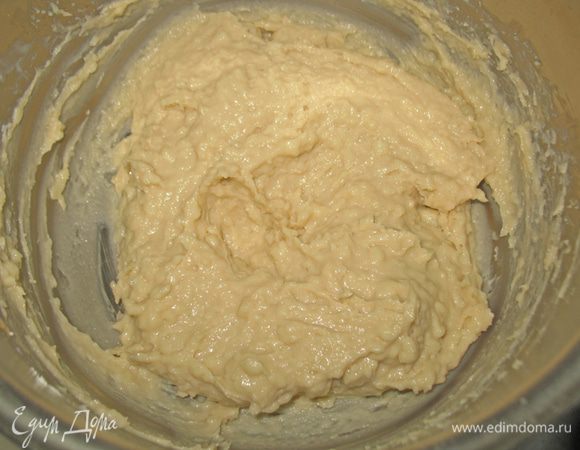 Смешиваем нашу опару с заварным тестом, прикрываем полотенцем (пленкой, кому как удобнее) и ставим в теплое без сквозняков место подходить. 