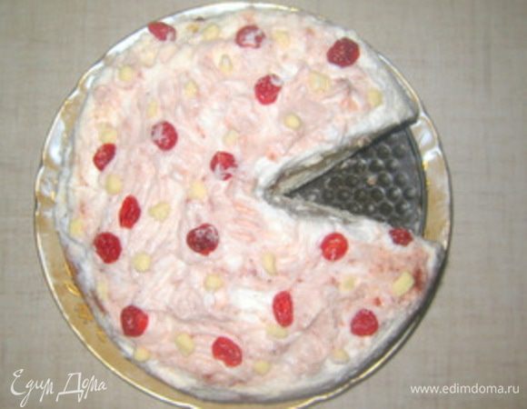 Сборка.

1. Бисквит разрезать на 2 части. ( Я разрезала на 2 части и с 2-ой части срезала крышечку )
2. 1 часть бисквита положить в форму в которой Вы его пекли.
3. Смазать клубничным джемом.
4. Поставить разъёмное кольцо и нарастить бортики.
5. Вылить мусс.
6. Положить 2 часть бисквита.
7. Смазать клубничным джемом.
8. Убрать в холодильник до застывания. ( Я ещё ложила 3 часть бисквита - маленькую крышечку )
9. После застывания достать и выложить сливки.
10. На сливки намазать 3,5ч.л. клубничного джема.
11. Продолжить украшение по желанию!