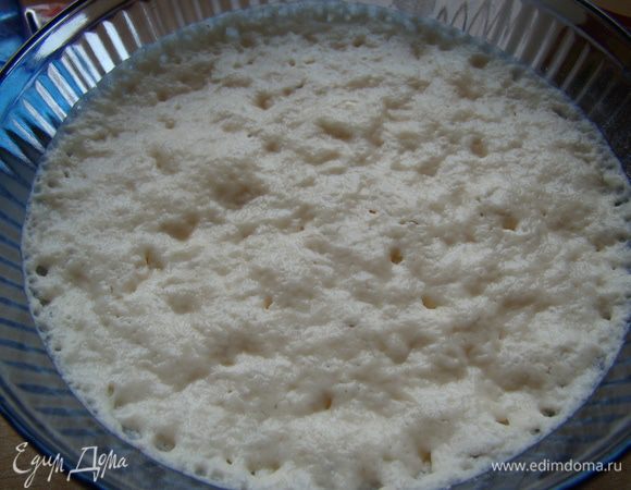 В зависимости от дрожжей, через 25-45 минут Ваша опара покроется пенной шапкой