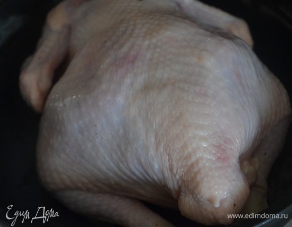 укладываем в форму, смазываем оставшимся мягким сливочным маслом, посыпаем солью