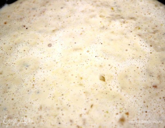 Вернуть эту массу на огонь, добавить свежемолотый перец и довести до кипения. Соус готов! Поверьте, он очень вкусный)))