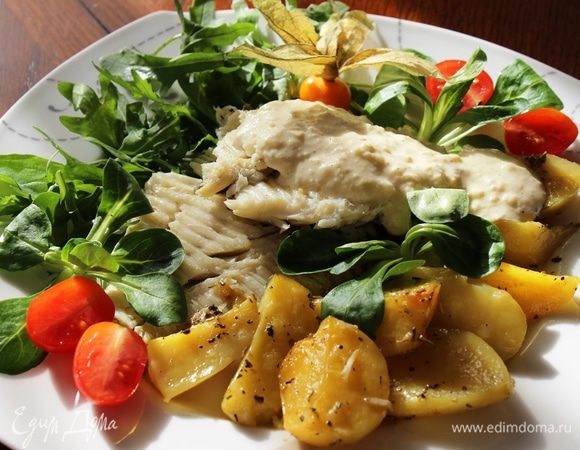 ...а я предпочитаю предварительно освободить ее от косточек и сервировать на порционную тарелку только филе рыбы, полив при этом приготовленным соусом. Обязательно приготовьте Тюрбо....у Вас будет королевский ужин!