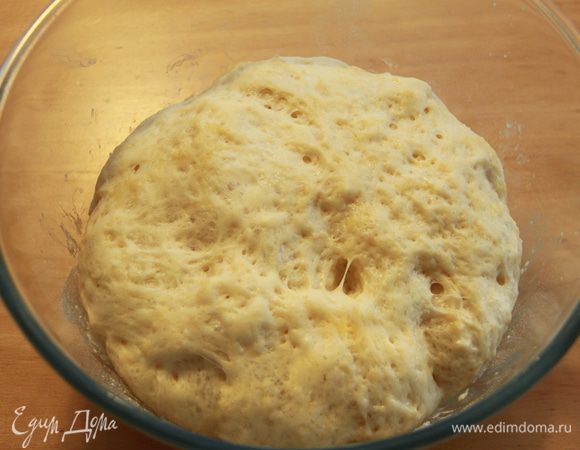 Дрожжевое тесто тем временем поднялось.