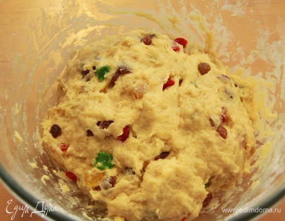 Получаем такое весёленькое тесто.